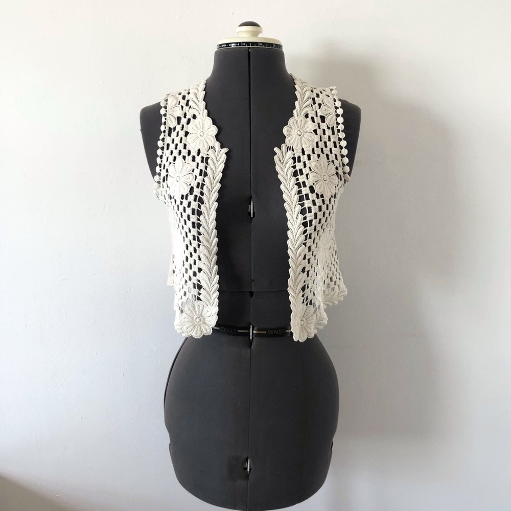 Beautees cream crochet vest sz Girls XL